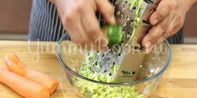 оладьи из ячневой крупы с йогуртовым соусом