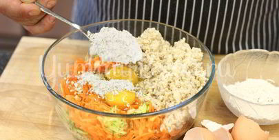 оладьи из ячневой крупы с йогуртовым соусом