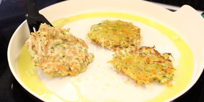 оладьи из ячневой крупы с йогуртовым соусом