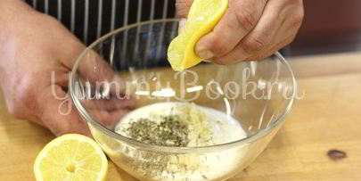 оладьи из ячневой крупы с йогуртовым соусом