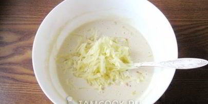 оладьи на дрожжах с яблоками