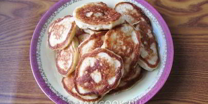 оладьи на дрожжах с яблоками