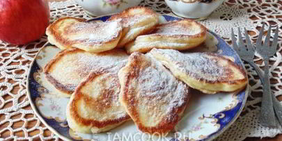 оладьи на дрожжах с яблоками