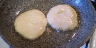 оладьи на кефире пышные