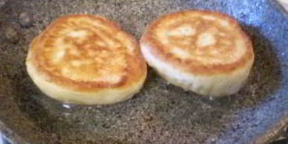 оладьи на кефире пышные