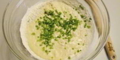 оладьи на кефире с зеленым луком