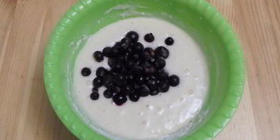 оладьи с черной смородиной