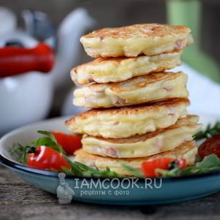 Оладьи с колбасой и сыром