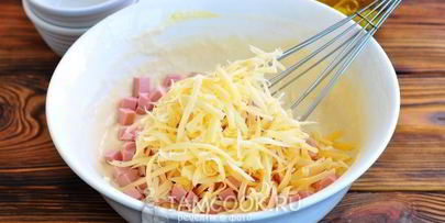 оладьи с колбасой и сыром