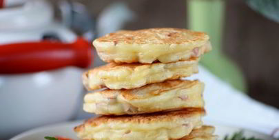 оладьи с колбасой и сыром