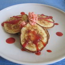 Рецепт Оладьи с рикоттой и клубничным маслом