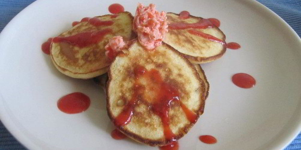 Рецепт оладьи с рикоттой и клубничным маслом