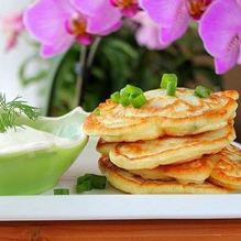 Рецепт Оладьи с сосисками и зеленым луком