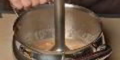 оладьи с соусом из изюма