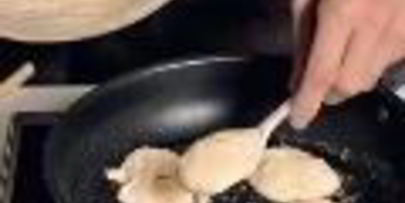 оладьи с соусом из изюма