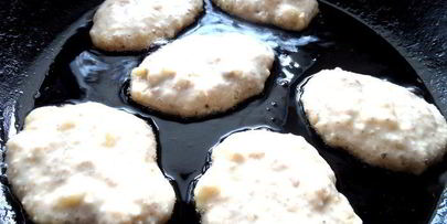 постные оладушки с финиками и бананами