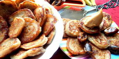 постные оладушки с финиками и бананами