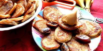 постные оладушки с финиками и бананами