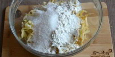 постные яблочные оладьи