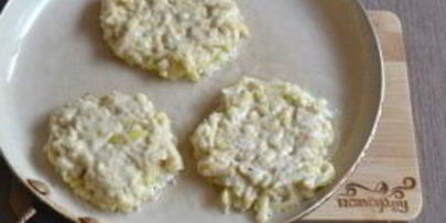 постные яблочные оладьи