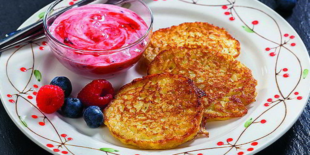 Рецепт рисовые оладьи с ягодным соусом