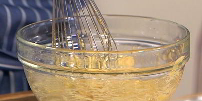 яблочные оладушки с грецкими орехами и изюмом