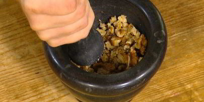 яблочные оладушки с грецкими орехами и изюмом