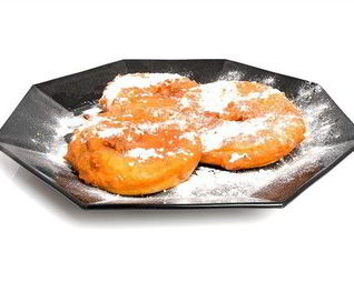 Яблочные оладьи с корицей