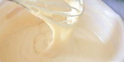 закусочные оладьи с зеленым луком и яйцом