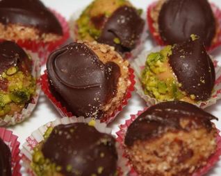 Арахисовое печенье с темным шоколадом и фисташками без выпекания