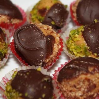 Арахисовое печенье с темным шоколадом и фисташками без выпекания