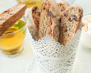 Бискотти с орехами и шоколадной крошкой