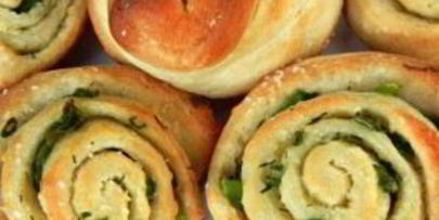 луково-чесночные рогалики