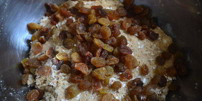 овсяное печенье с изюмом и кусочками шоколада