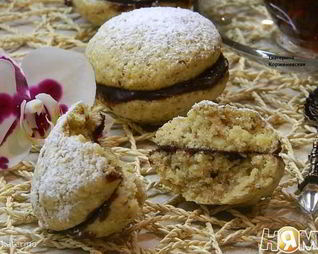 Печенье ореховое с шоколадной начинкой