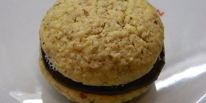 печенье ореховое с шоколадной начинкой