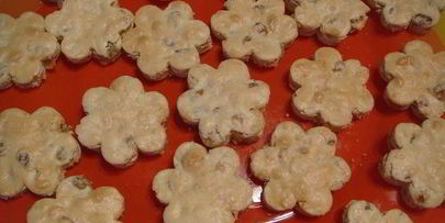 печенье с миндалем и изюмом