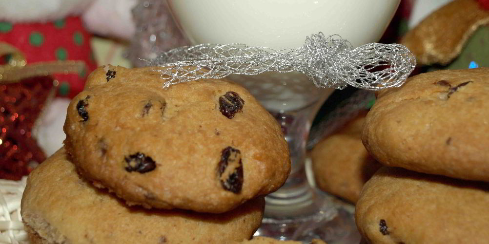 Рецепт печенье с шоколадной крошкой и изюмом в коньяке