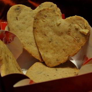 Песочное печенье с розмарином и грецкими орехами