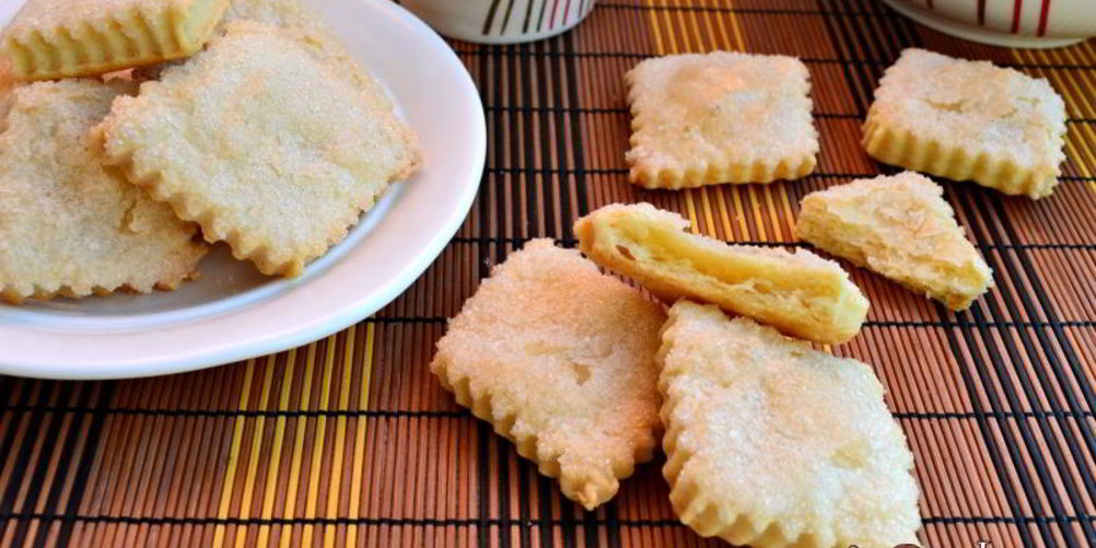 Рецепт простое печенье из быстрого слоеного теста на сметане