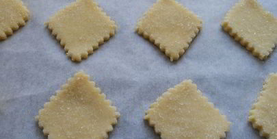 простое печенье из быстрого слоеного теста на сметане