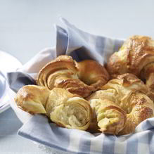 Рецепт Рогалики из слоеного теста