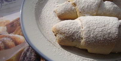 рогалики с джемом и орехами — знакомый вкус детства