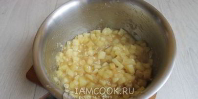 рогалики с жареными яблоками