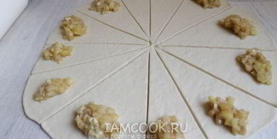 рогалики с жареными яблоками