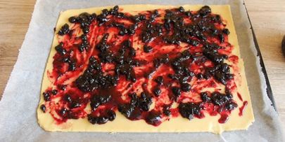 тертое печенье с вареньем