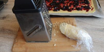 тертое печенье с вареньем