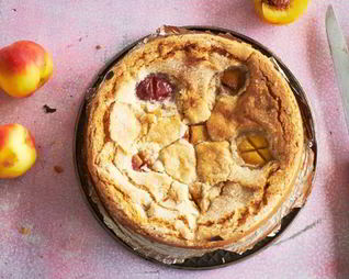 Безглютеновый пирог на гречневой и миндальной муке с абрикосами