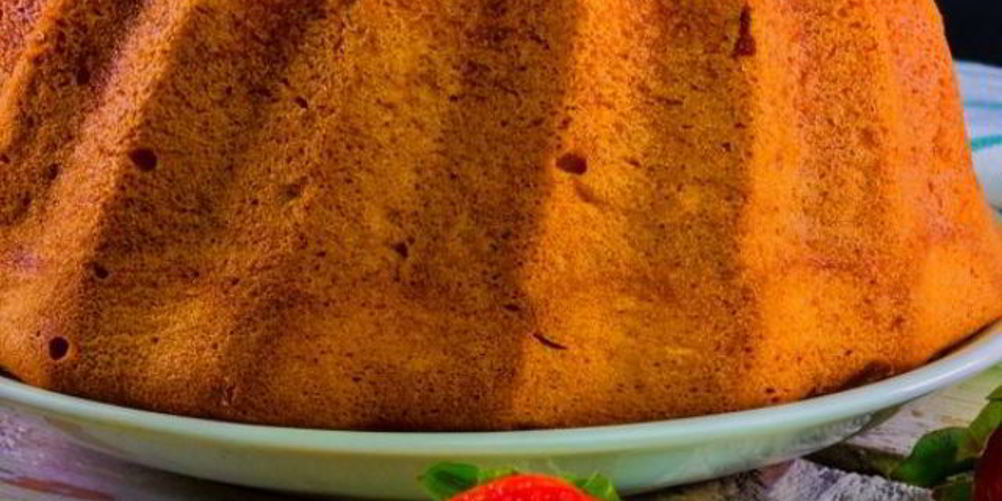 Рецепт бисквитный пирог с клубникой и апельсиновым соусом