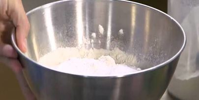 быстрый пирог с ветчиной, луком и сыром